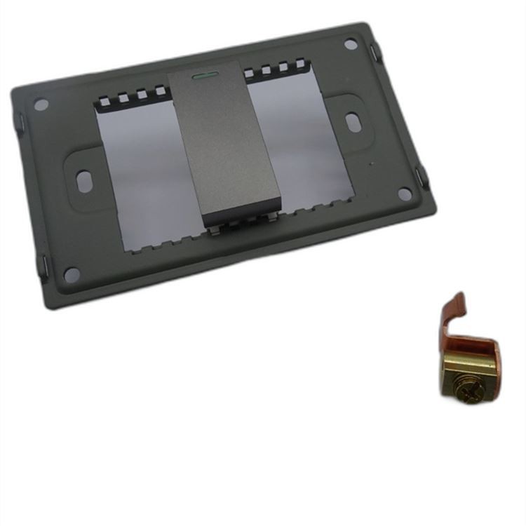 Introducción de piezas de estampado de metal.